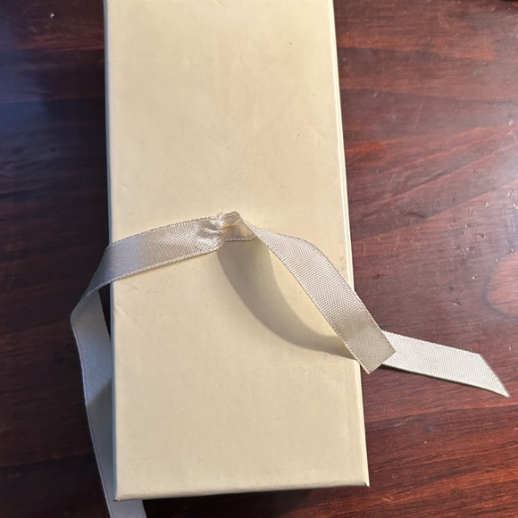 Glass Star Wine Stopper with Charms and gift box - Picture 2 of 5